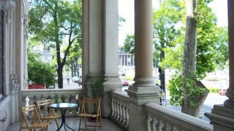 Delibab City Hotel بودابست